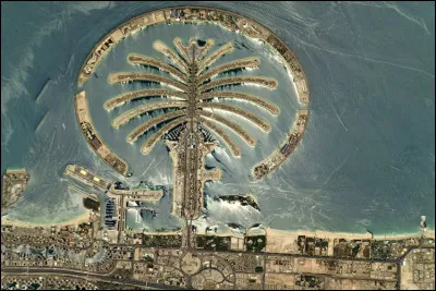 Quelle ville poss&egrave;de des &icirc;les artificielles visibles depuis l�espace, dessin&eacute;es en forme de palmier ?