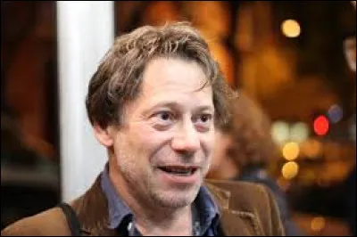 Qui est cet acteur, narrateur du documentaire ''Comme un juif en France" ?