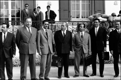 Quels textes mettent fin &agrave; la guerre d'Alg&eacute;rie ?
