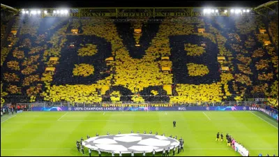 Le Borussia Dortmund est l�un des clubs les plus populaires d�Allemagne, c&eacute;l&egrave;bre pour son ''Mur Jaune'' et son incroyable ambiance au stade. Son surnom historique est li&eacute; au mot latin utilis&eacute; pour d&eacute;signer la Prusse. Quel est ce surnom ?