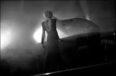Quelle chanteuse qu&eacute;b&eacute;coise interpr&egrave;te le titre ''Je n'ai que mon &acirc;me'' ?