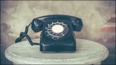 Qui est reconnu comme l�inventeur du t&eacute;l&eacute;phone, apr&egrave;s avoir d&eacute;pos&eacute; un brevet en 1876 ?