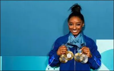 La championne Simone Biles s'illustre-t-elle en gymnastique artistique ?