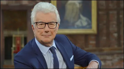 Qui est cet &eacute;crivain britannique, auteur de la trilogie ''Le Si&egrave;cle'' (gaffe aux noms) ?