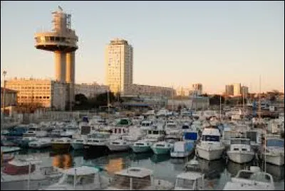 Nous partons &agrave; pr&eacute;sent &agrave; Port-de-Bouc. Ville de l'arrondissement d'Istre, elle se situe dans le d&eacute;partement ...