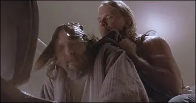 Dans quel film d&eacute;couvre-t-on le personnage de Jeff qui subit un interrogatoire muscl&eacute; dans des toilettes ?