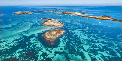 Quel est ce paradis pour les amateurs de baignade, de voile ou de plong&eacute;e sous-marine, formant un archipel de sept &icirc;lots au large de Fouesnant ?