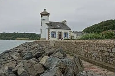 Je vous attends sur la C&ocirc;te de granit rose, au phare de Nantouar, &agrave; Louannec. Ville de l'arrondissement de Lannion, elle se situe dans le d&eacute;partement ...