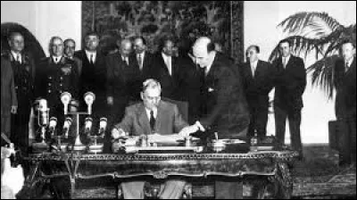 Ce 14 mai, le pacte de Varsovie, alliance militaire, est conclu entre l'URSS et la plupart des pays du bloc de l'est : c'&eacute;tait en ...