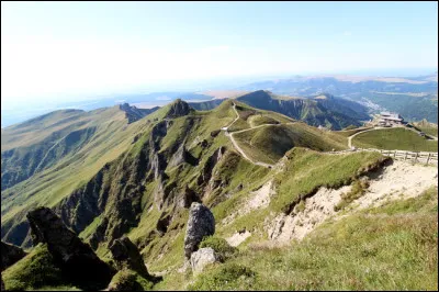 Le Puy de Sancy est le plus haut volcan de France m&eacute;tropolitaine.