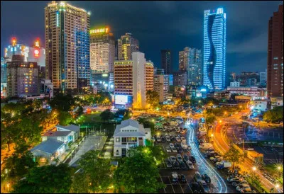 Ile bord&eacute;e &agrave; l&rsquo;est par la mer des Philippines - Territoire contest&eacute; au regard du droit international - La ville de Taoyuan - L'industrie de ce pays repose principalement sur la haute technologie