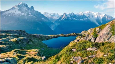 Quel massif montagneux s&eacute;pare la France et l&rsquo;Espagne ?