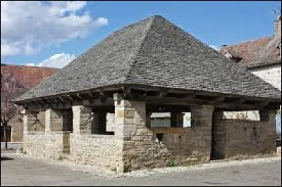 Aujourd'hui nous commen&ccedil;ons notre balade devant la halle de Beauregard. Village de l'arrondissement de Cahors, il se situe dans le d&eacute;partement ...