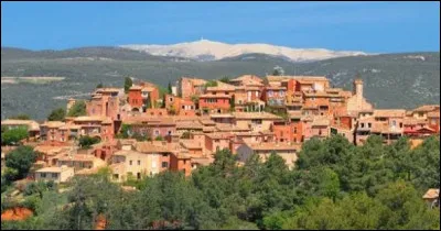 Quel village proven&ccedil;al est r&eacute;put&eacute; pour ses carri&egrave;res d'ocre ?