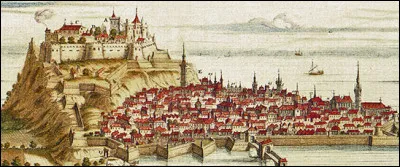 Quelle tradition du XVIIIe si&egrave;cle perdure tous les midis &agrave; Nice ?