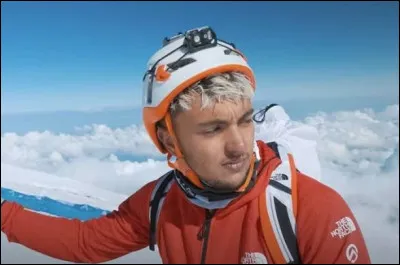 Quel youtubeur a r&eacute;alis&eacute; un documentaire sur son ascension de l'Everest ?