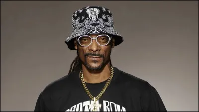 Quel rappeur est souvent associ&eacute; &agrave; l&rsquo;&eacute;criture de morceaux pour Dr. Dre dans les ann&eacute;es 1990 ?
