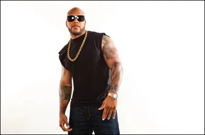 Avant de devenir une superstar mondiale avec &ldquo;Just The Way You Are&rdquo;, quel artiste &eacute;crivait d&eacute;j&agrave; des chansons pour d&rsquo;autres stars comme Flo Rida, Travie McCoy ou Adam Levine ?