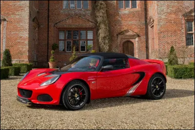 La ''Lotus Elise'', petite voiture de sport, est d'origine...