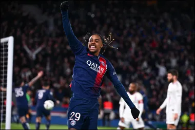 Le PSG aligne son 11 de d&eacute;part le plus jeune de son histoire sur un exercice national. C'est le 2e onze de d&eacute;part le plus jeune du Top 5 europ&eacute;en. En combien de temps ?