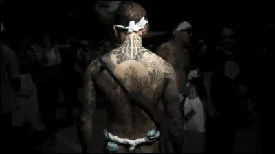 Quelle pratique traditionnelle &eacute;tait utilis&eacute;e chez les Yakuza pour montrer des excuses ou une loyaut&eacute; extr&ecirc;me ?