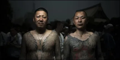 Pourquoi les tatouages traditionnels des Yakuza &eacute;taient-ils longtemps cach&eacute;s sous les v&ecirc;tements ?