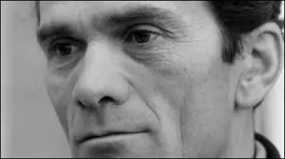 Qui est ce r&eacute;alisateur italien, auteur du roman ''P&eacute;trole'' ?
