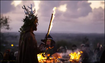 Quelle f&ecirc;te celtique est consid&eacute;r&eacute;e comme l&rsquo;anc&ecirc;tre de la f&ecirc;te moderne d&rsquo;Halloween ?