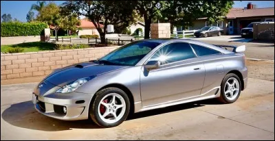 Toyota a produit plusieurs g&eacute;n&eacute;rations de son mod&egrave;le Celica. Quelle est cette version peu inspir&eacute;e des ann&eacute;es 2000 ?