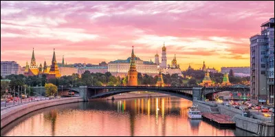 🇷🇺 En Russie, que faut-il &eacute;viter de faire avant un voyage selon une superstition populaire ?