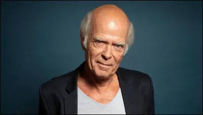 Qui est cet &eacute;crivain fran&ccedil;ais, auteur du r&eacute;cit ''Le lecteur'' ?
