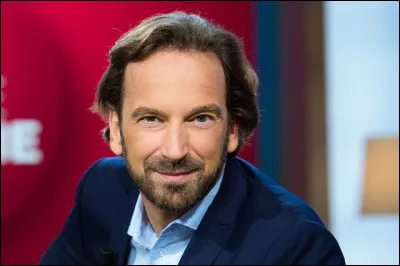Qui est ce journaliste litt&eacute;raire qui a organis&eacute; le concours ''Si on lisait &agrave; voix haute'' ?