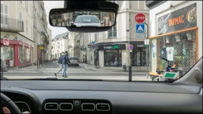 Dans cette situation, je m'arr&ecirc;te au stop :