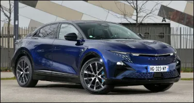 Pour ne pas froisser les puristes, la marque de Dieppe s'est gard&eacute;e de d&eacute;finir clairement ce v&eacute;hicule. Malgr&eacute; ses proportions de SUV, ce mot y est proscrit et il faut lui pr&eacute;f&eacute;rer l'expression "Sport Fastback". Quel est le nom de ce v&eacute;hicule ?