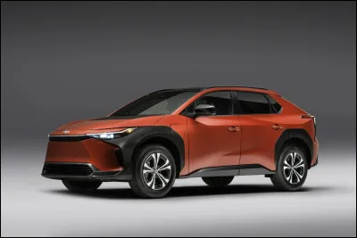 Longtemps connu pour &ecirc;tre le pionnier des v&eacute;hicules hybrides, ce constructeur signe ici son premier SUV enti&egrave;rement &eacute;lectrique. Arriv&eacute; discr&egrave;tement sur le march&eacute;, ce mod&egrave;le inaugure une sous-marque de la firme. Quel est ce SUV ?
