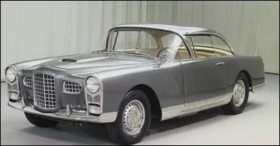 Symbole du haut de gamme fran&ccedil;ais, cette voiture se voulait l'h&eacute;riti&egrave;re des Bugatti, Delage ou Delahaye, balay&eacute;es par la guerre et les restrictions du Plan Pons. Quelle est cette voiture ?