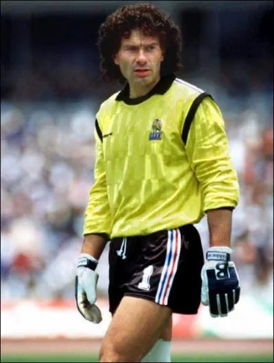 En cage avec Sochaux, Auxerre et PSG et maintenant  Lyon, c'est ... .