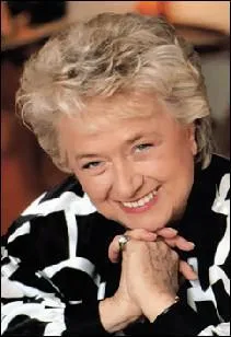 Cantatrice refusant l'occupant dans 'Papy fait de la rsistance' , c'est ...