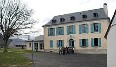 Village de l'arrondissement d'Argel&egrave;s-Gazost, L&eacute;zignan se situe dans le d&eacute;partement ...