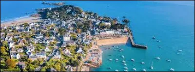 Quelle est cette station baln&eacute;aire de 3 000 habitants, situ&eacute;e &agrave; l'entr&eacute;e de la baie de Morlaix ?