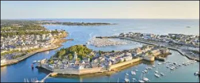 Quelle est cette ville de 20 000 habitants, important port de p&ecirc;che, connue pour sa ville close - cit&eacute; fortifi&eacute;e des XVe et XVIe si&egrave;cles construite sur un &icirc;lot ?
