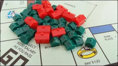 Pourquoi les bo&icirc;tes de Monopoly ne contiennent-elles pas assez de maisons pour en placer quatre sur chaque terrain ?
