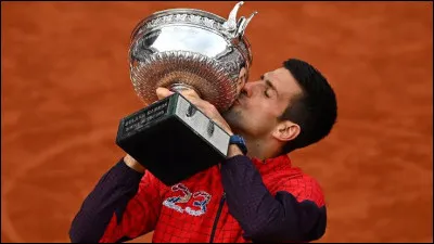 Sur ses 24 titres en Grand Chelem, un record in&eacute;gal&eacute;, Novak Djokovic n'a remport&eacute; "que" 3 fois le tournoi de Roland Garros. Quel est donc le Grand Chelem qu'il a le plus souvent remport&eacute; au cours de son immense carri&egrave;re ?