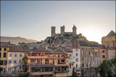Quelle ville se situe en Ari&egrave;ge ?