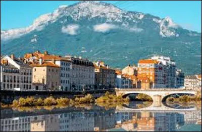 Quelle ville se situe en Is&egrave;re ?