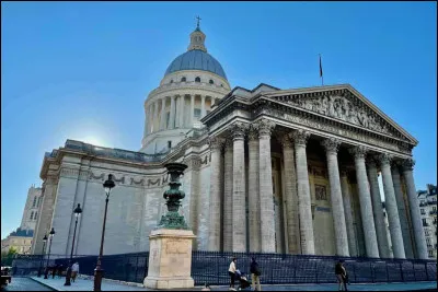 Quel monument romain est c&eacute;l&egrave;bre pour son immense coupole ?