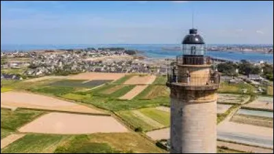Quel est le nom de cette &icirc;le situ&eacute;e pr&egrave;s de la c&ocirc;te nord du Finist&egrave;re, face &agrave; Roscoff ?