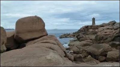 Dans quel d&eacute;partement se trouve le chaos de rochers de Ploumanach ?
