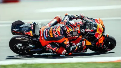 Ce pilote est champion du monde Moto3 et est le seul pilote &agrave; l&rsquo;heure actuelle &agrave; avoir remport&eacute; une course avec 3 constructeurs diff&eacute;rents depuis la fin des 500cc en 2001, il s&rsquo;agit de&hellip;