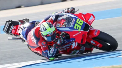 Ce pilote est champion du monde Moto3 et MotoGP et roule cette ann&eacute;e pour l&rsquo;&eacute;quipe Honda, il s&rsquo;agit de&hellip;